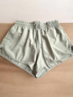Women's 90 Degree green polyester shorts, size S